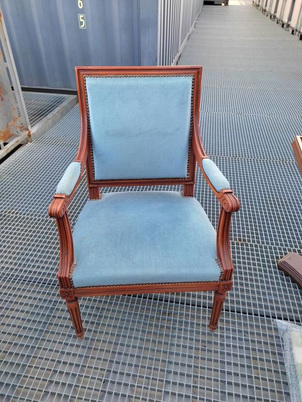  Deux fauteuils style louis XVI Meubles