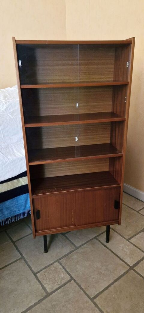 Meuble vitrine en bois vintage années 60
60 Saint-Pierre-les-Étieux (18)