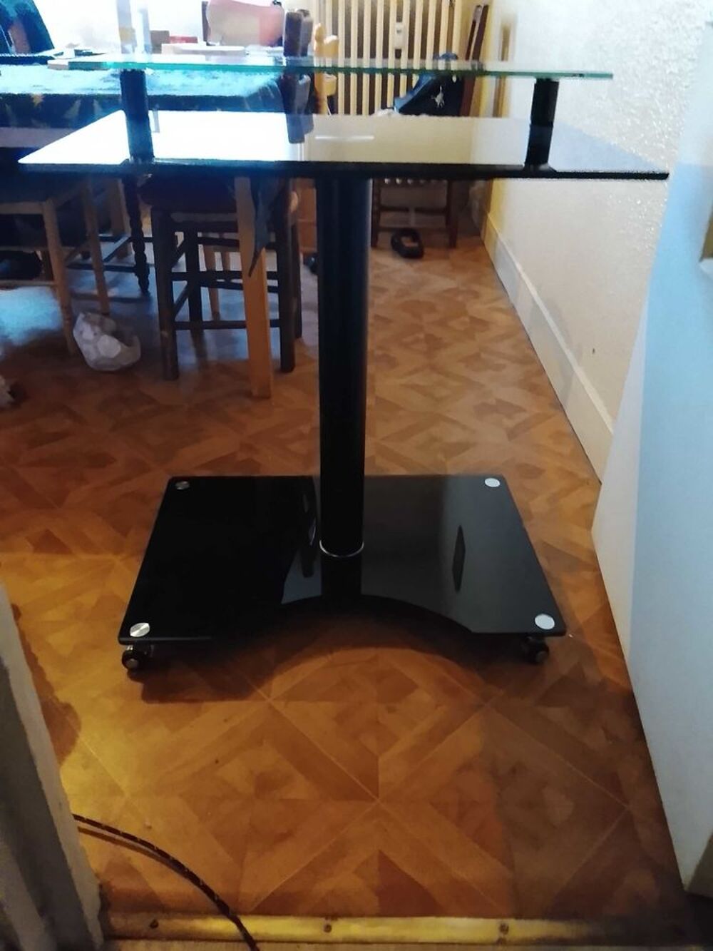 bureau+d'ordinateur+en+verre+sur+roulette Meubles