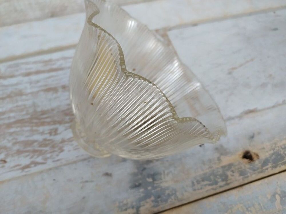 Ancienne Lampe Suspension Verre Holophane 
Décoration