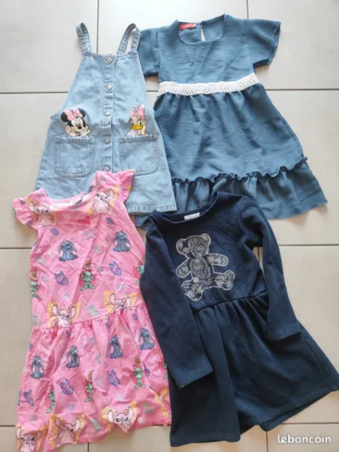 Lot 5 jolies robes 6 ans 29 La Roche-sur-Yon (85)