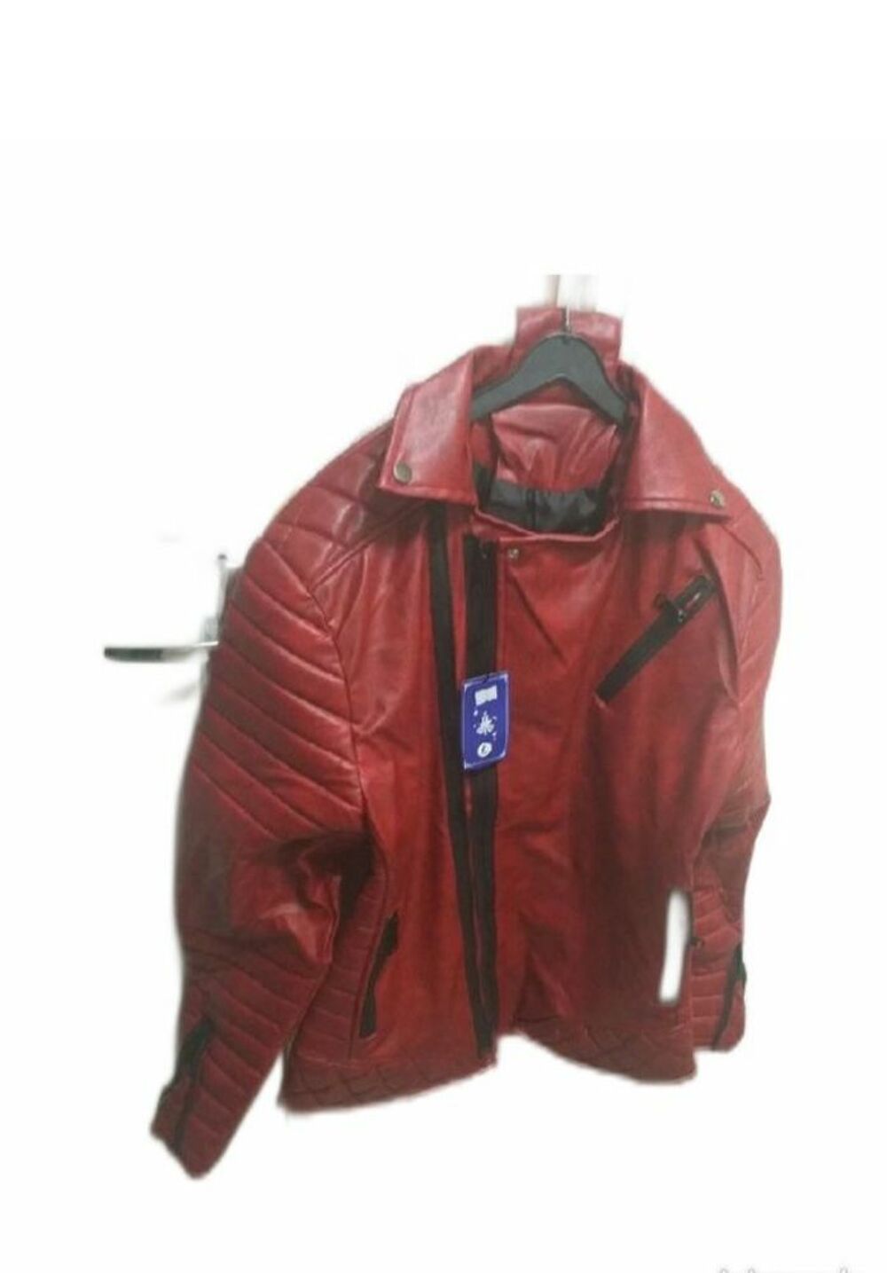 veste en similicur. Vêtements