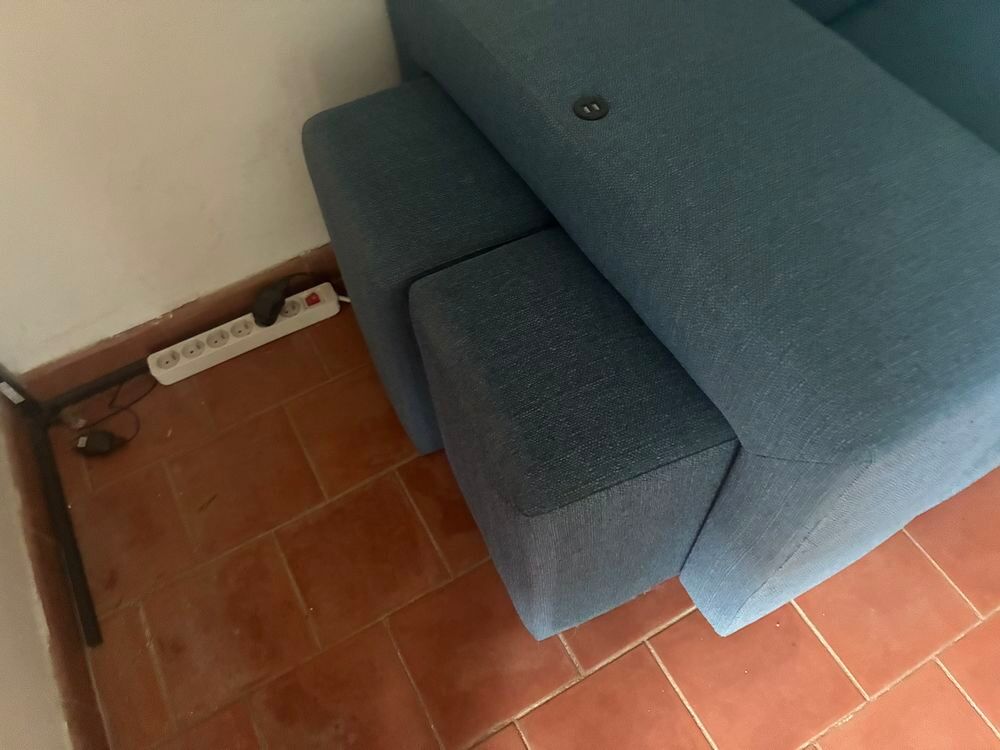 canap&eacute; angle bleu convertible avec 2pouf 2 cl&eacute;s USB et coffre &agrave; enlever sur place Meubles