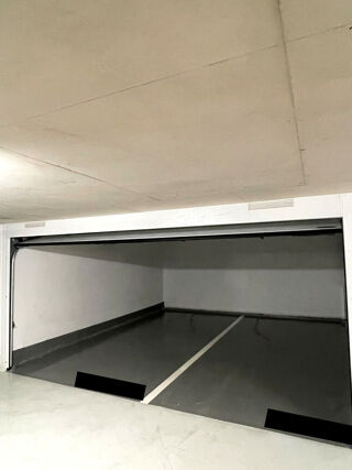  Parking / Garage à louer 30 m² Puteaux