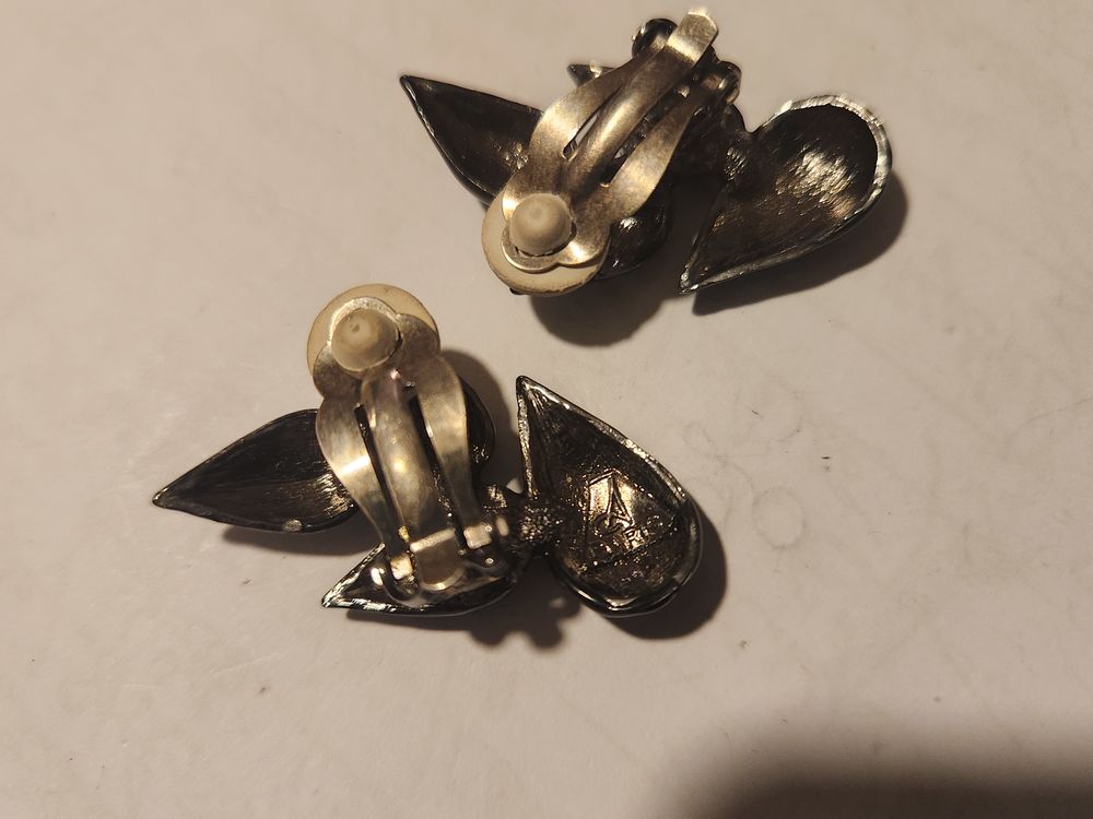 BO Boucles d'Oreilles Clip &eacute;pi NN Noire ANTIGONA Bijoux et montres