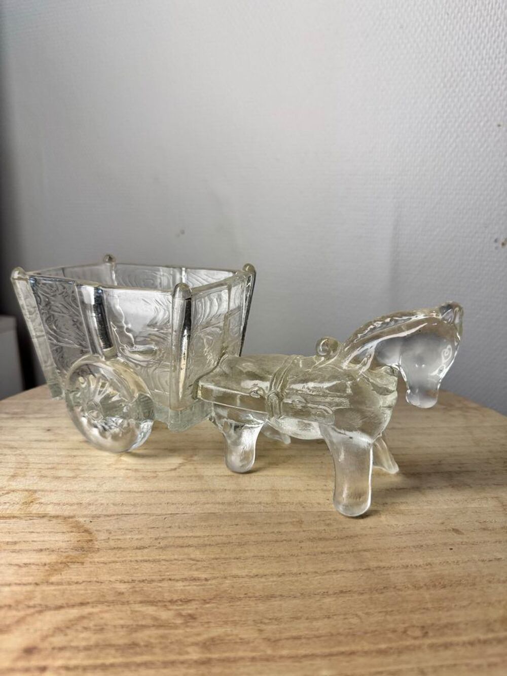 Vide-poche vintage cheval et charrette en verre press&eacute; Décoration