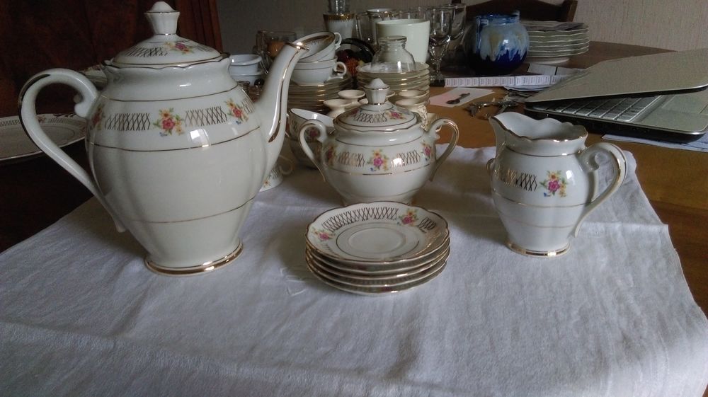 Service &agrave; caf&eacute; en porcelaine de 1957 Cuisine