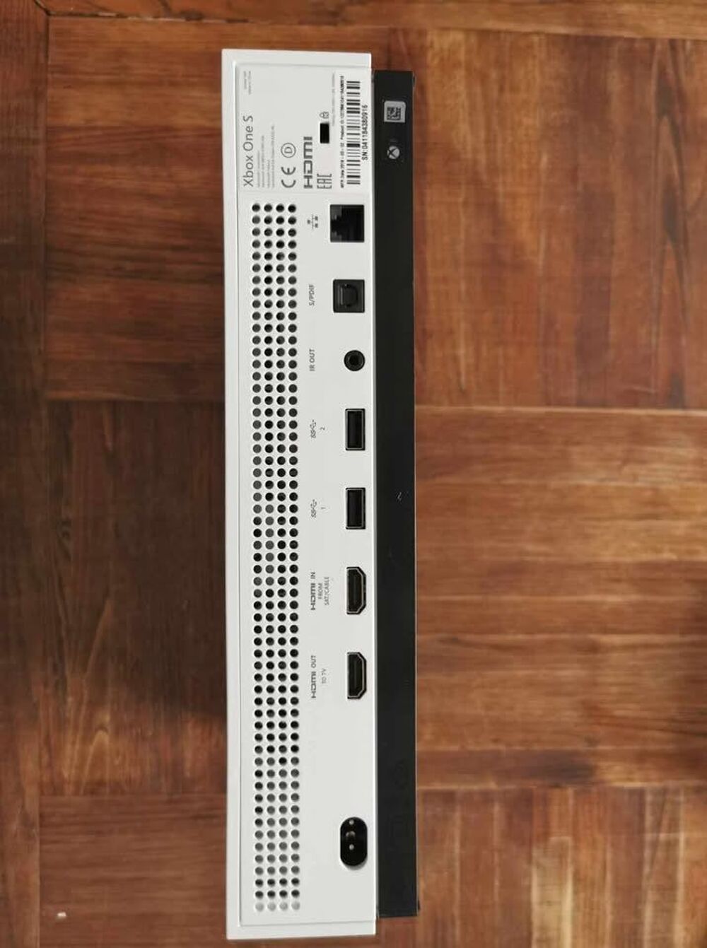 XBox One S 1T Blanche + 6 jeux Consoles et jeux vidos