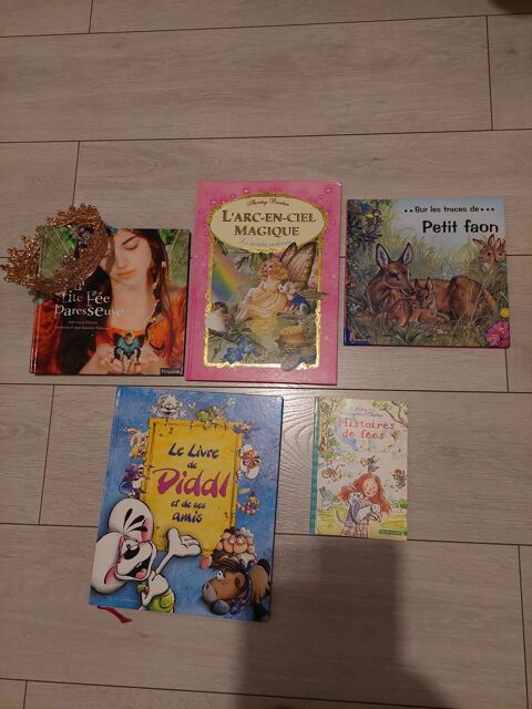 5 livres + 1 diadème 6 Saint-Ouen-l'Aumône (95)