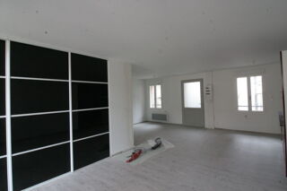  Appartement à louer 4 pièces 83 m²