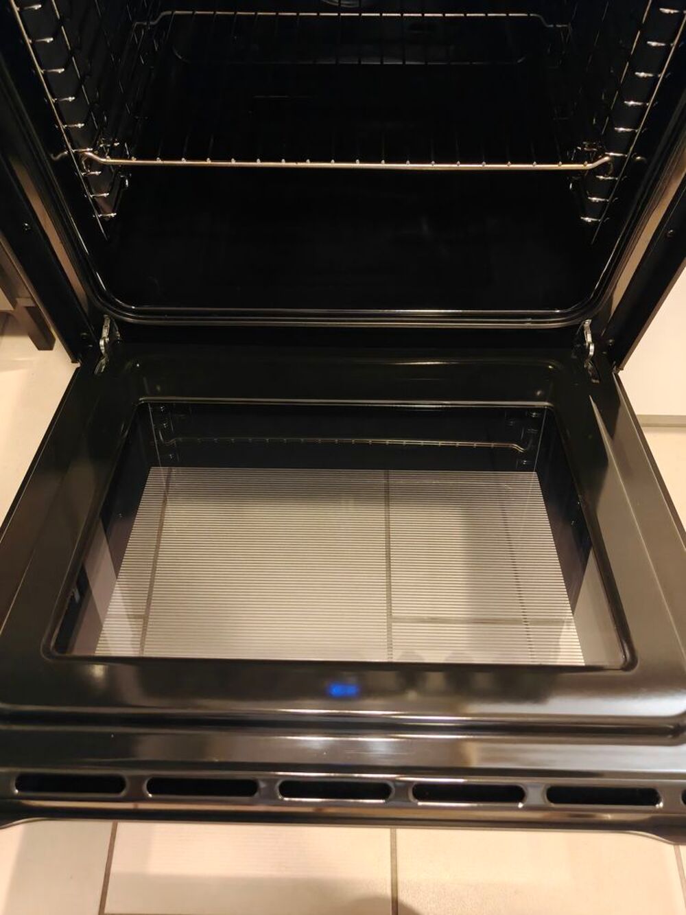 Cuisini&egrave;re induction FAR, 4 foyers + four 70L / Facture Electroménager