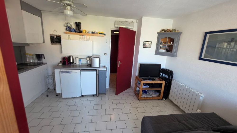 Vente Appartement LE CAP D'AGDE : Secteur des falaises proche plage de la Grande Conque: Appartement 2 pièces + loggia vitrée. ( Très bon état général vendu meublé et équipé ). Le cap d agde