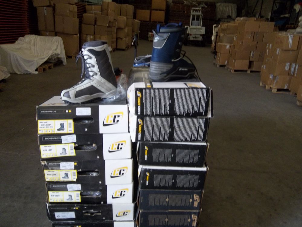 1 lot de chaussures pour SNOWBOARD (46 pi&egrave;ces). Chaussures