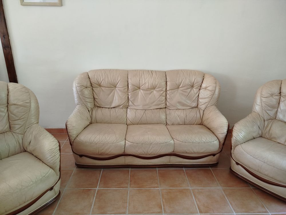 Canap&eacute; trous place + 2 fauteuils Meubles