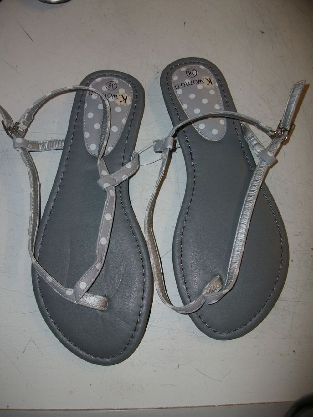 Sandales-Entredoigts Gris &agrave; Pois pt 38-neuves Chaussures