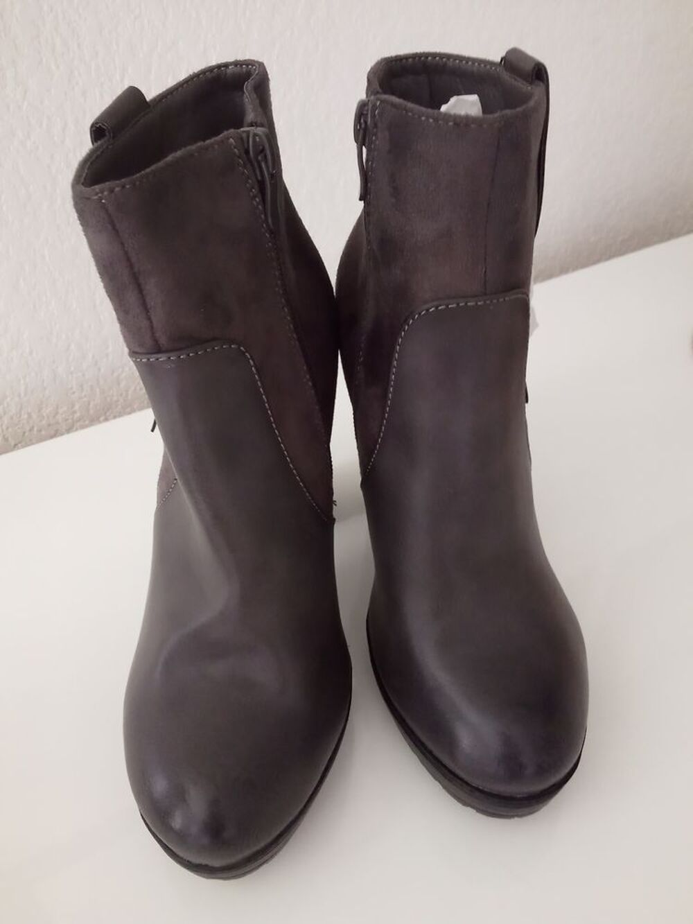 des bottes neuf Chaussures