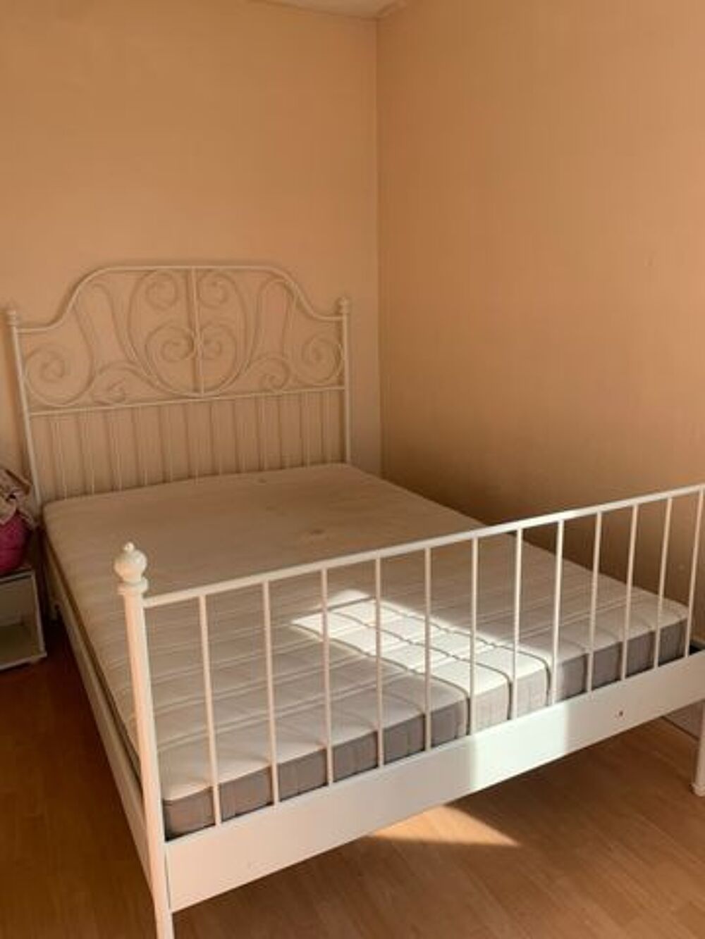 Vente lit + lattes + matelas + petit commode Meubles