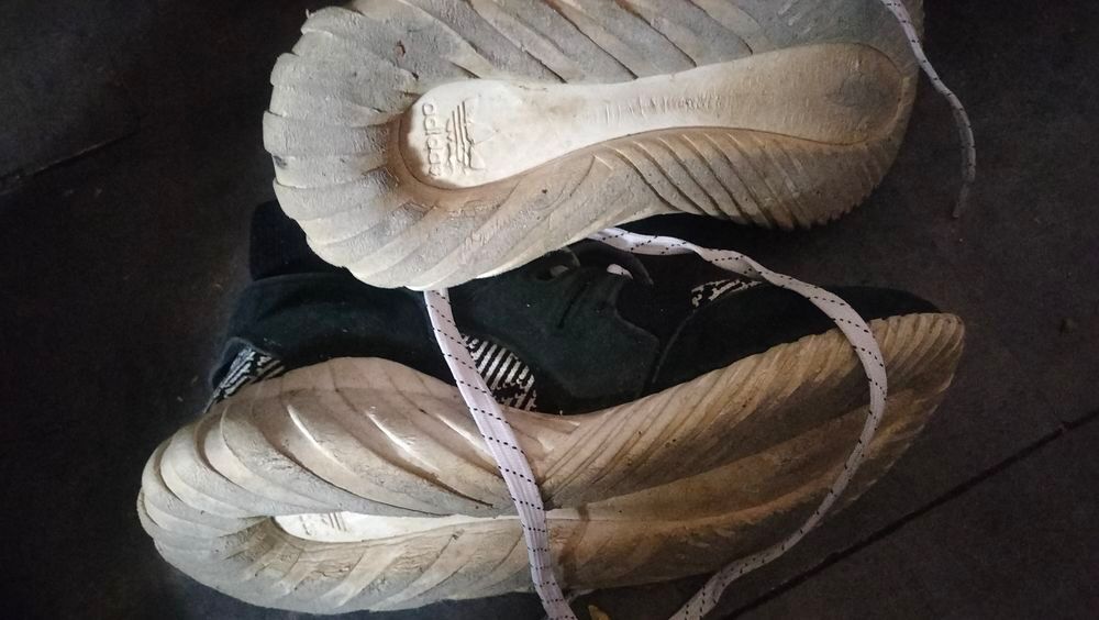 Basket cuir montant adidas pointure 42 tr&egrave;s bon &eacute;tat Chaussures