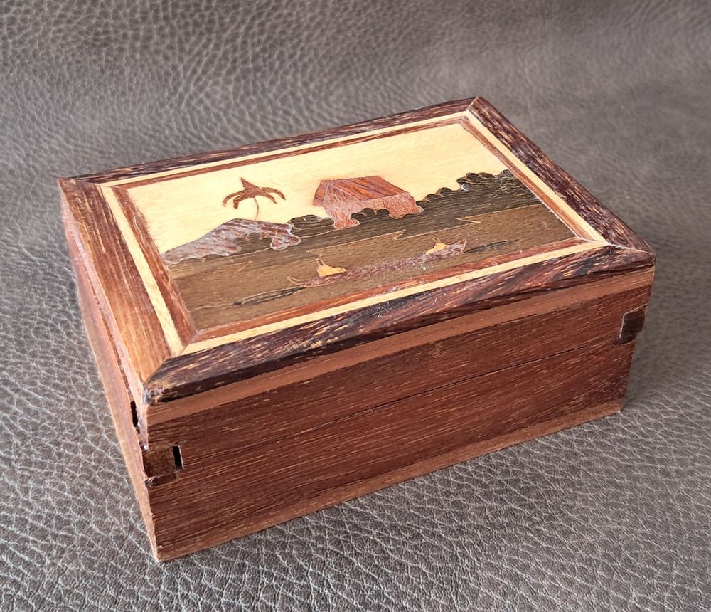 bo&icirc;te en bois et marqueterie Décoration