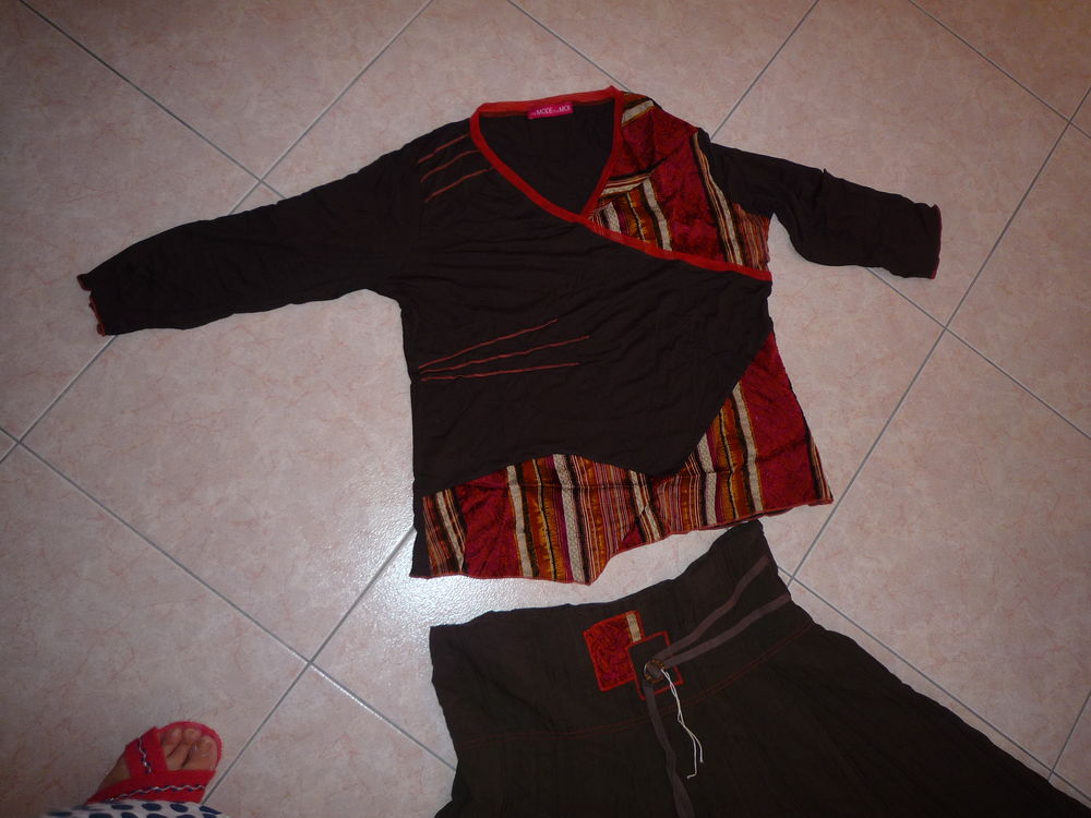 NEUFS :T-shirt manches longues + jupe assortie grande taille Vêtements