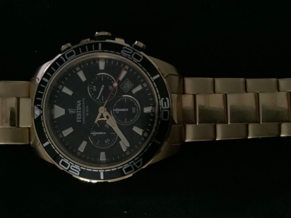 Super belle montre festina h&eacute;ritage dor&eacute;e. Bijoux et montres