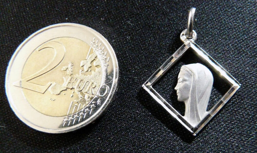M&eacute;daille Pendentif carr&eacute; de la Vierge- M&eacute;tal argent&eacute; vintage Bijoux et montres