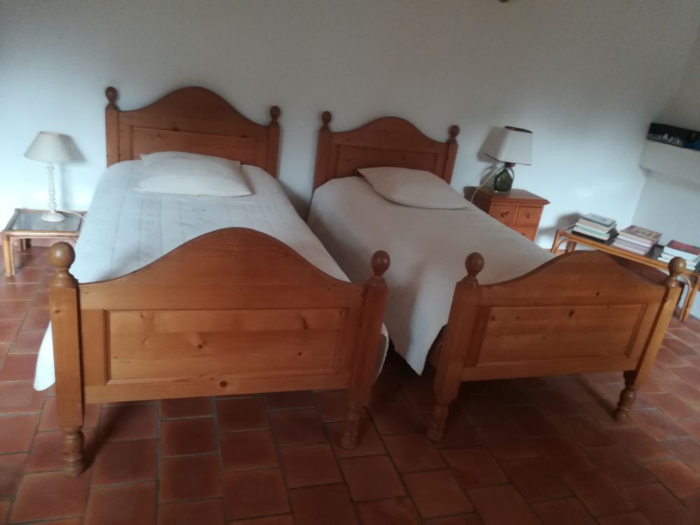 2 LITS JUMEAUX STYLE ANGLAIS Meubles