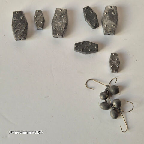 Lot de plombs hexagonaux � grains et d'hame�ons plomb�s 7 Saumur (49)