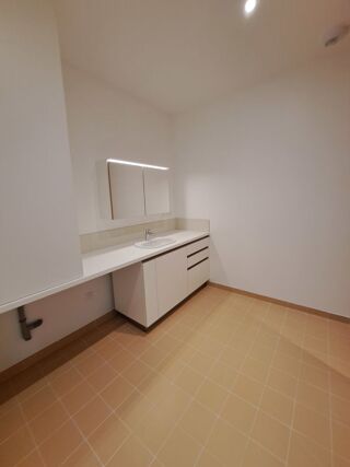  Appartement à louer 3 pièces 80 m²