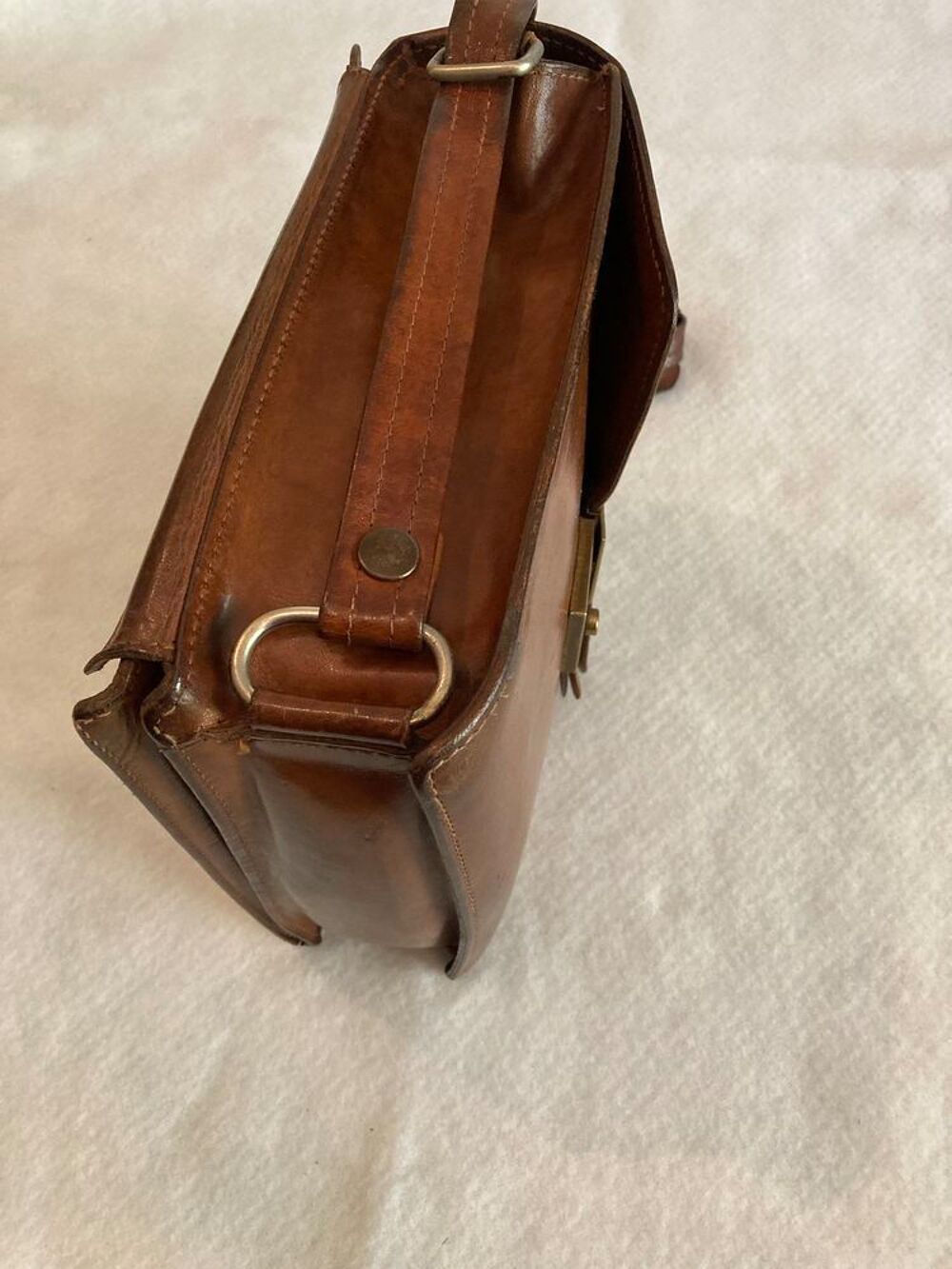 Sac de loisirs en cuir Homme. Maroquinerie