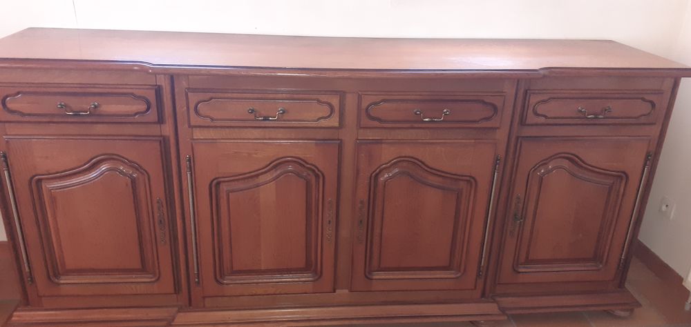 Buffet en bois. D&Eacute;M&Eacute;NAGEMENT. &Agrave; N&Eacute;GOCIER Meubles