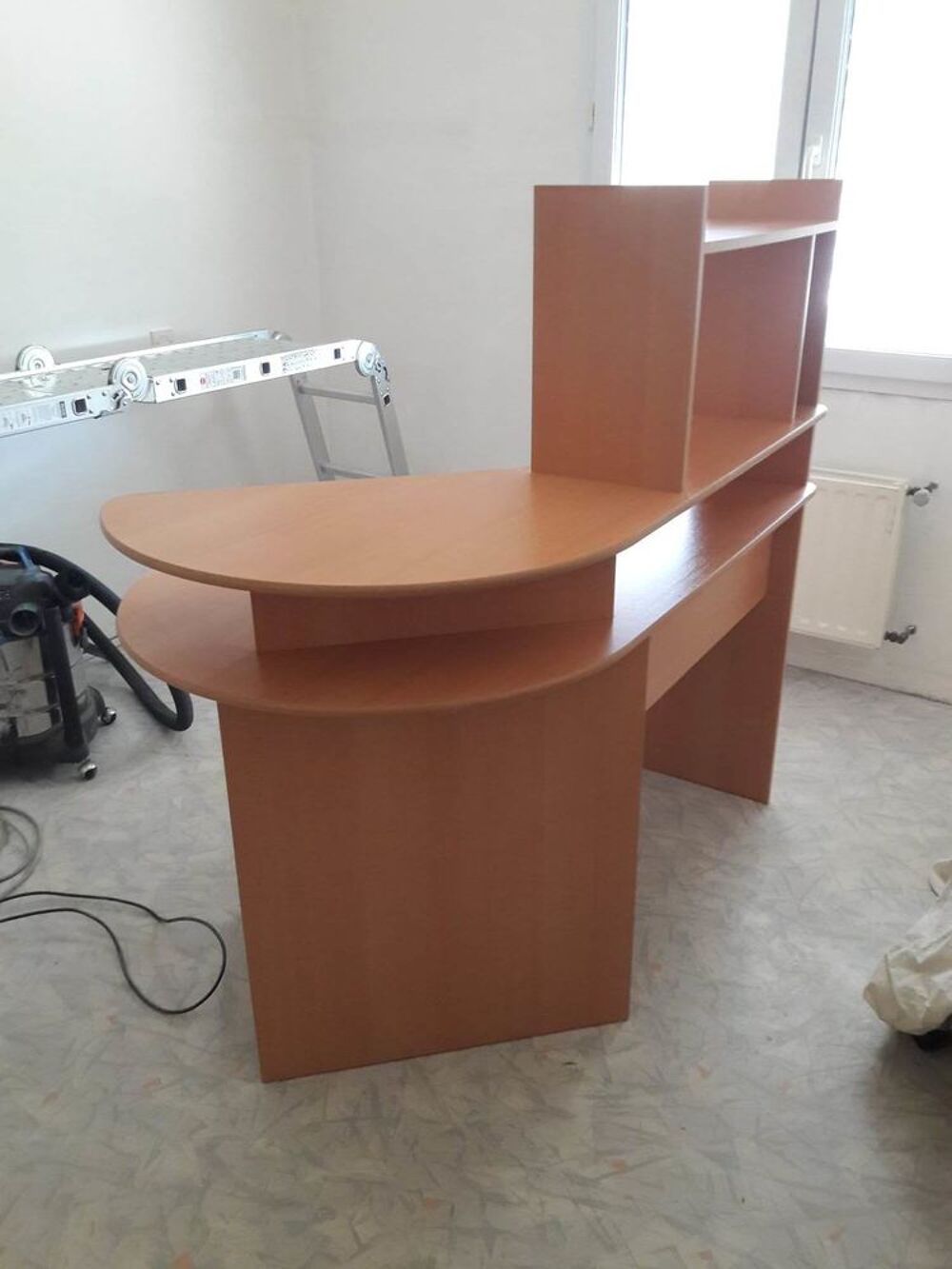 Bureau pour ordinateur 
BuAnnonce d&eacute;pos&eacute;e pour maximum 15jou Meubles