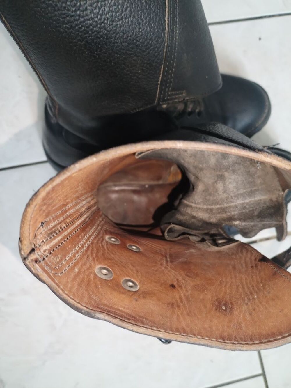 Paire de rangers cuir v&eacute;ritable noire (Taille 41) Chaussures