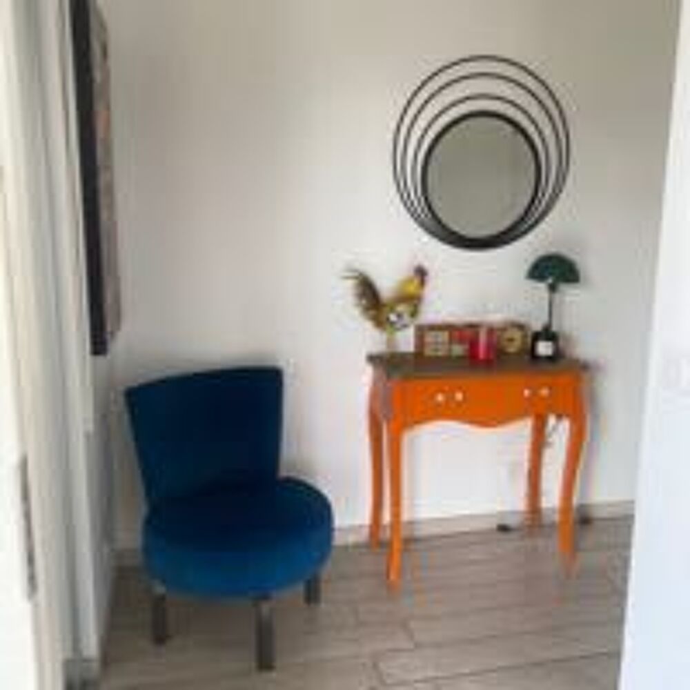 2 Magnifiques Fauteuils pivotants bleu canard velours et fer forg&eacute; Meubles