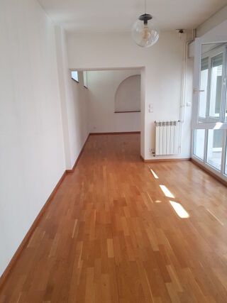  Appartement à louer 195 m²