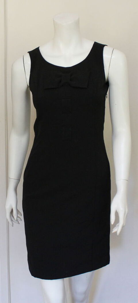 Robe noire MOSCHINO
T.S soit 36 Fr 90 Issy-les-Moulineaux (92)