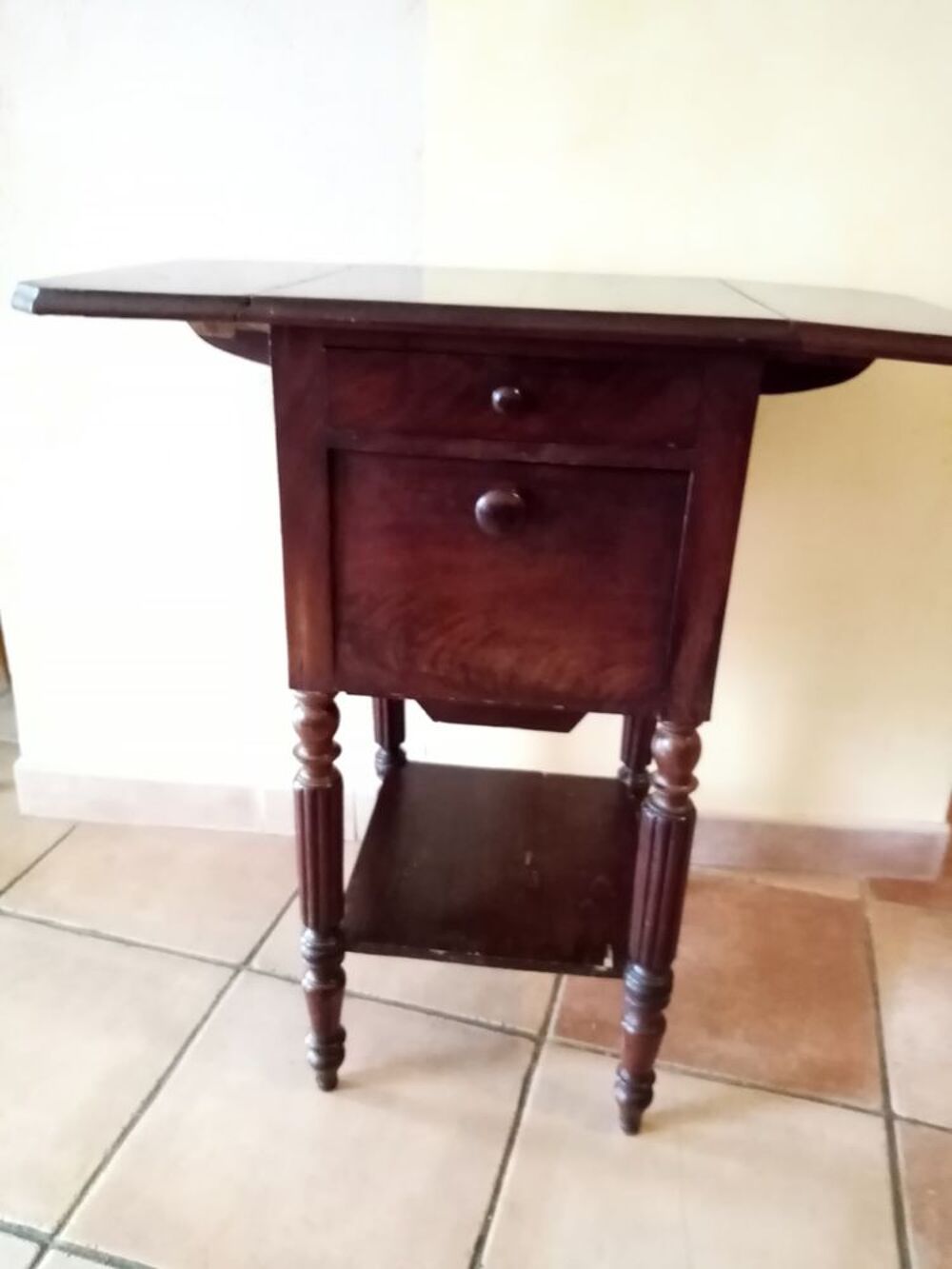 TABLE DE CHEVET OU DECO 1900 Meubles