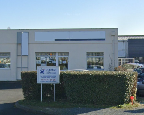 Local d'activités 200 m² Périgny 1990 17180 Prigny