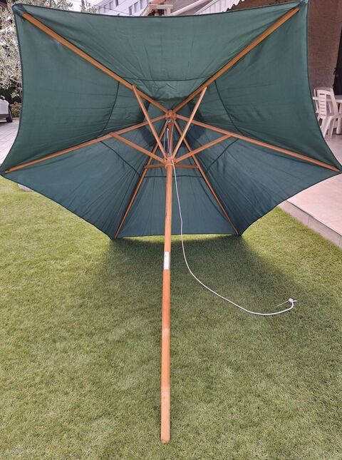 Parasol avec armatures en bois 45 Marignane (13)