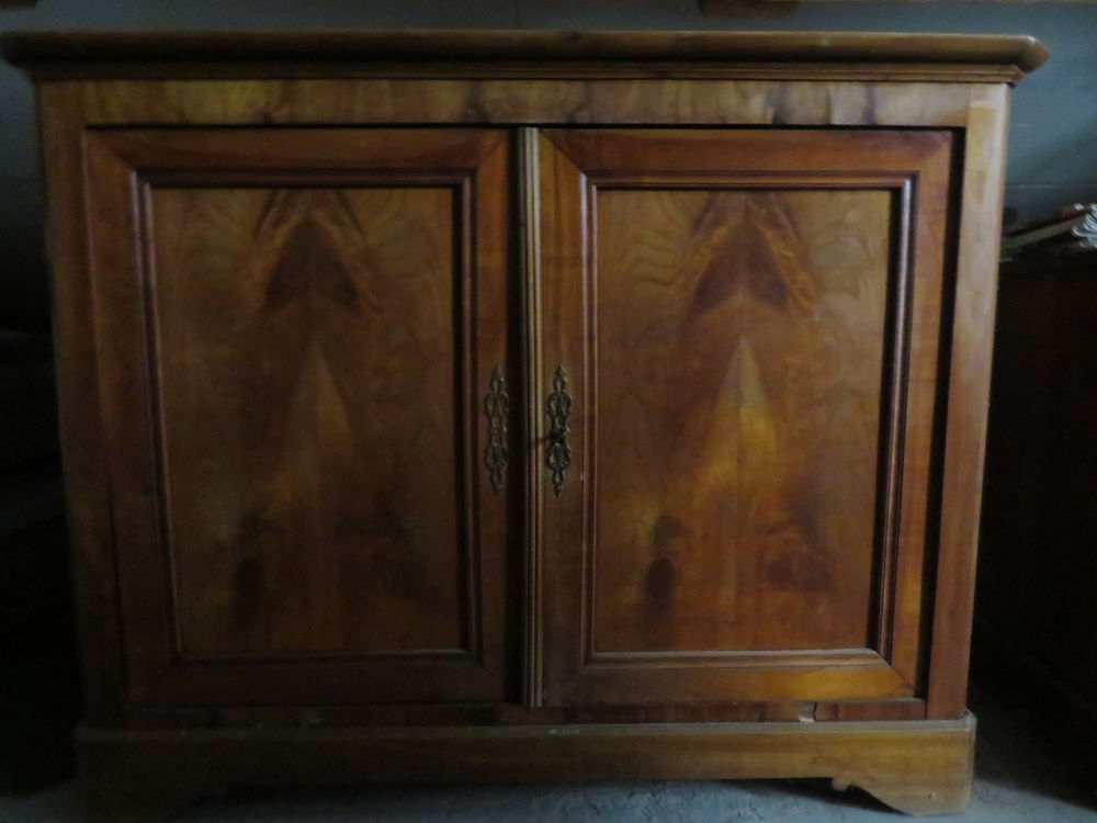 Buffet bas 2 portes bois massif et placage &agrave; relooker. Meubles