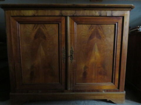 Buffet bas 2 portes bois massif et placage  relooker. 70 Rennes (35)
