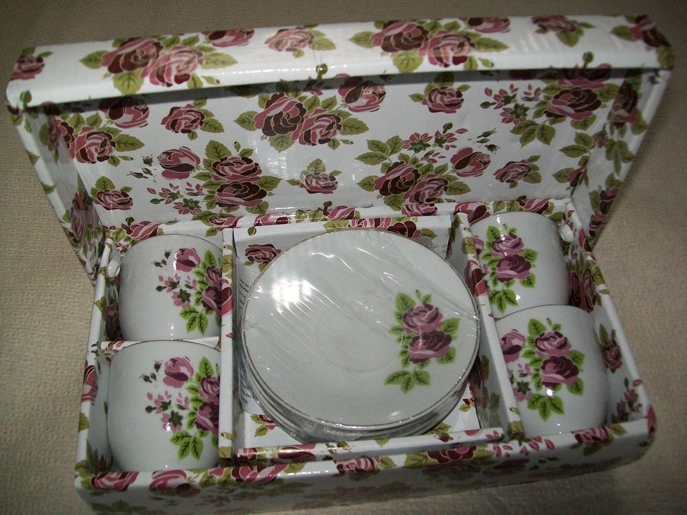 Coffret fleuri 4 tasses + 4 sous-tasses, neuf Cuisine