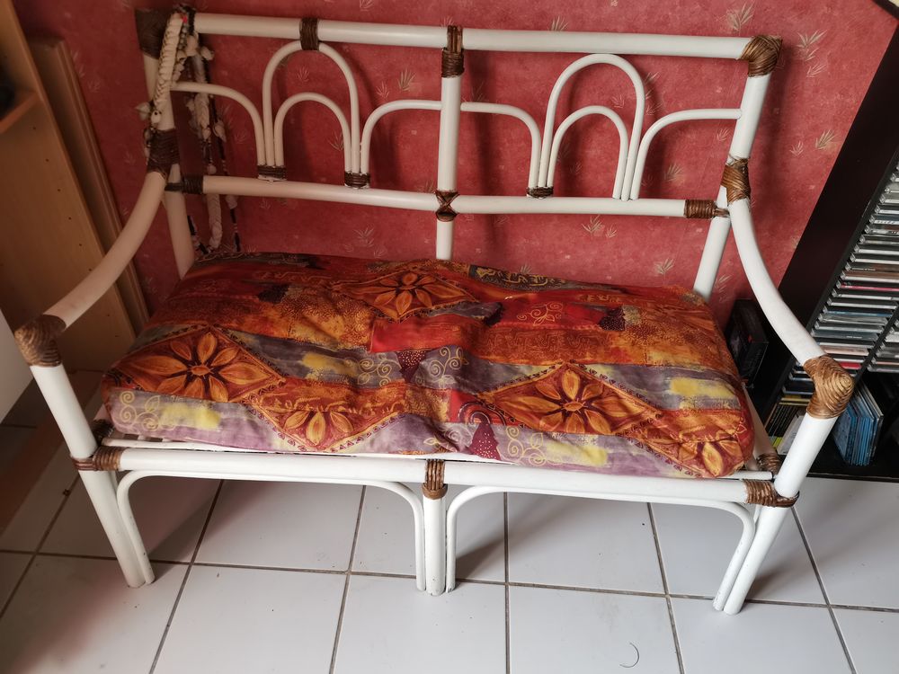 Canap&eacute; en bois peint et rotin Meubles