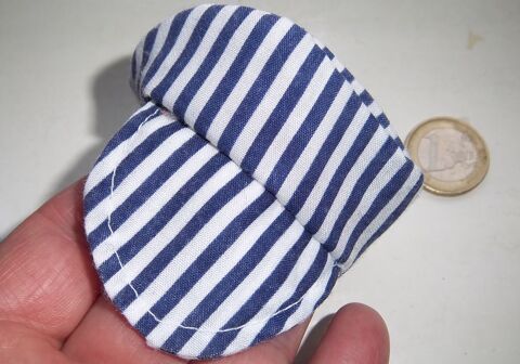 Casquette ray� blanche et bleue poup�e 1 Colombier-Fontaine (25)