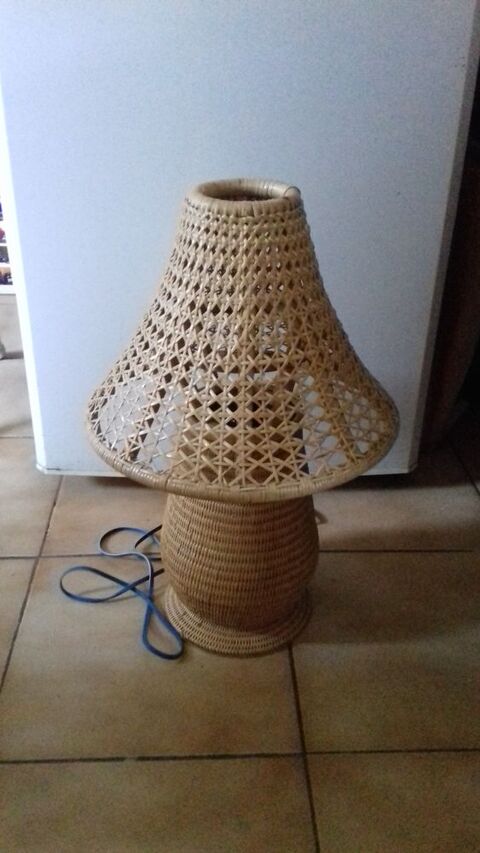 Lampe de chevet en rotin/osier
50 Septèmes-les-Vallons (13)