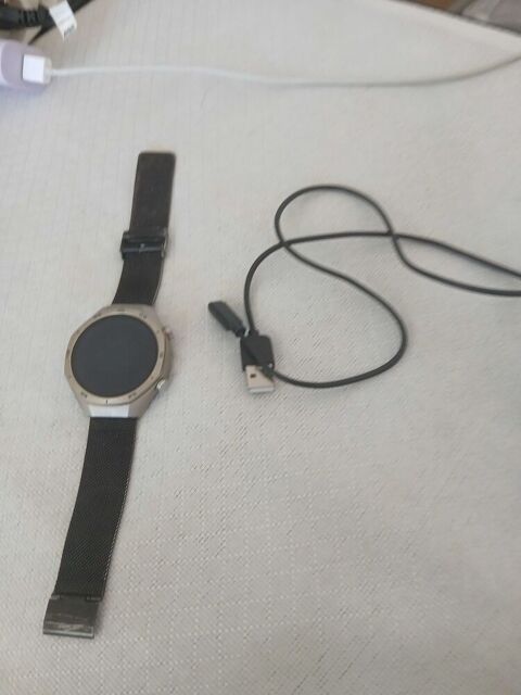 Montre connecter. La marque c'est huawei ficloud pro 188 Biarritz (64)