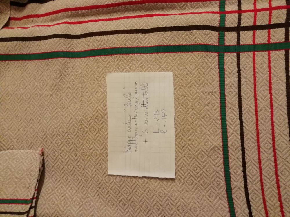 nappe vintage 215 cm sur 145 cm , avec 6 serviettes Décoration