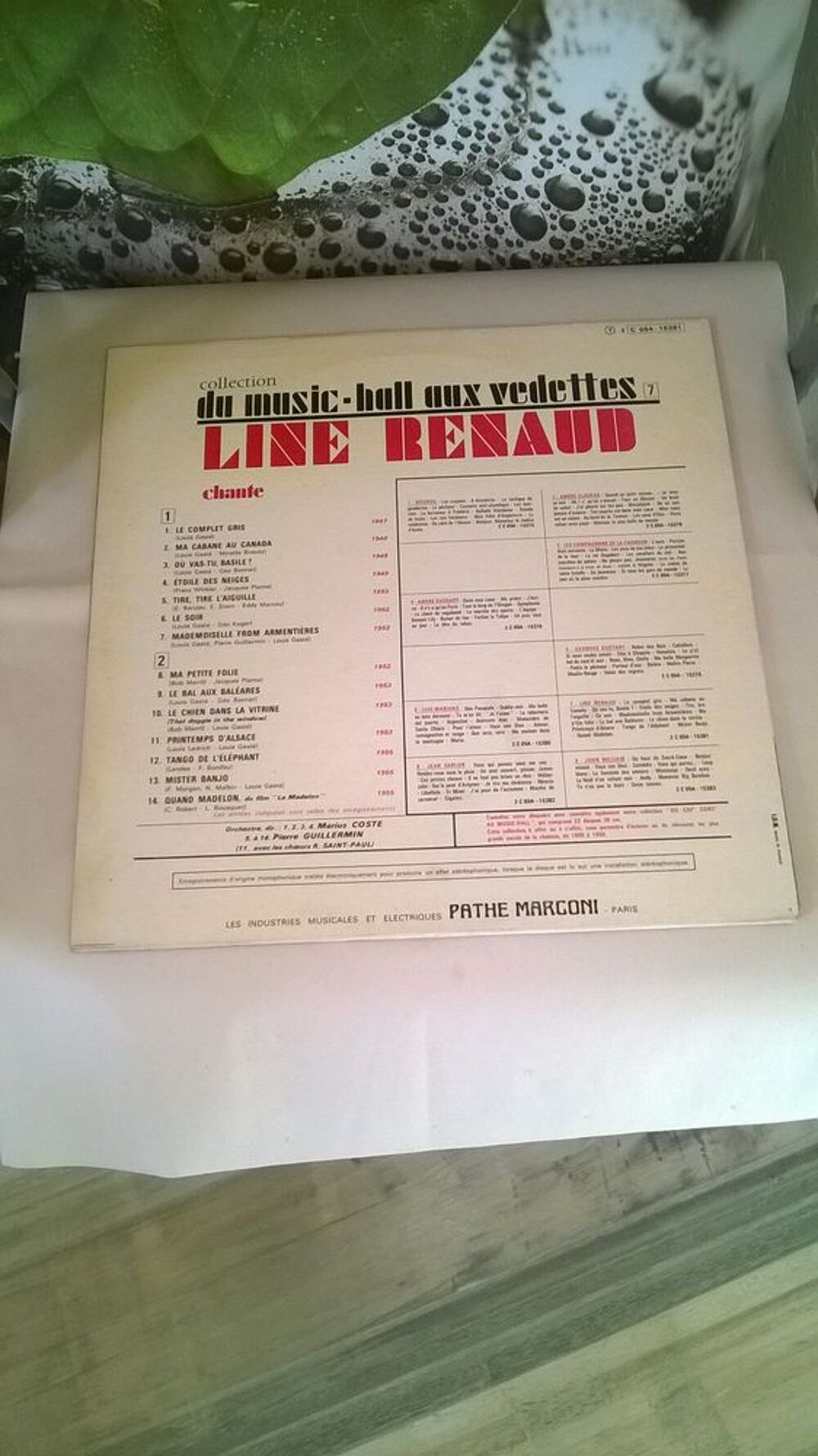 Vinyle LINE RENAUD
Du Music-Hall Aux Vedettes 7
1975
Exce CD et vinyles
