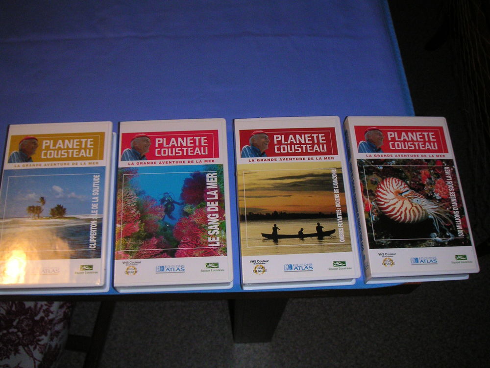 2 euros la cassettes impeccables VHS de PH . Cousteau Photos/Video/TV