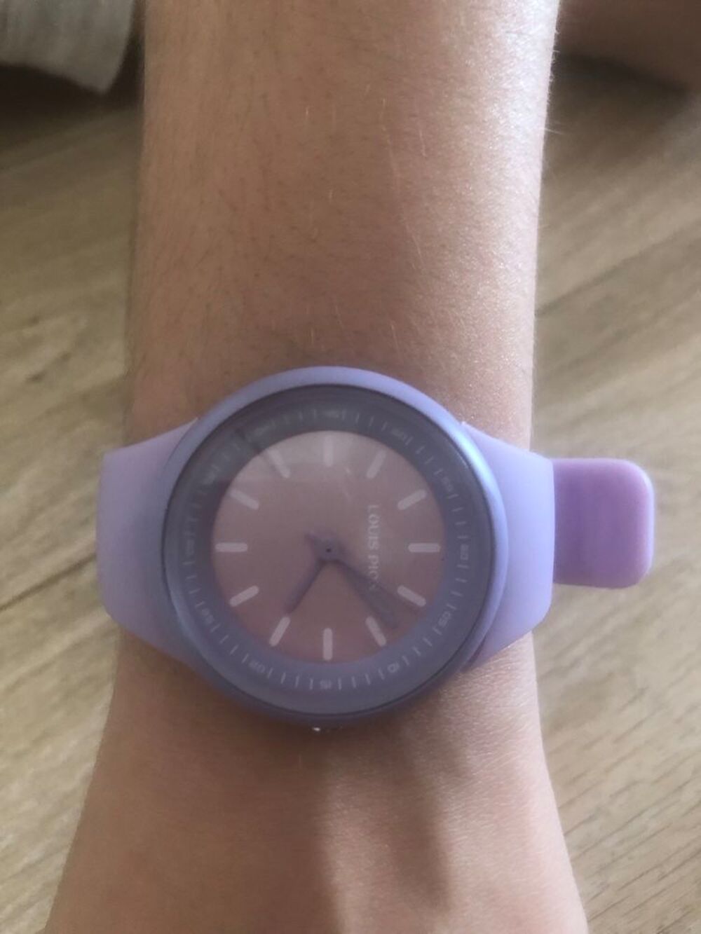 Une montre LOUIS PION Bijoux et montres